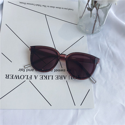 Ochelari de soare moderni pentru femei în cinci culori