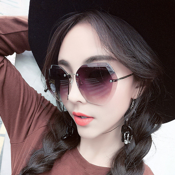 Τρέχοντα γυναικεία γυαλιά ηλίου σε δύο χρώματα