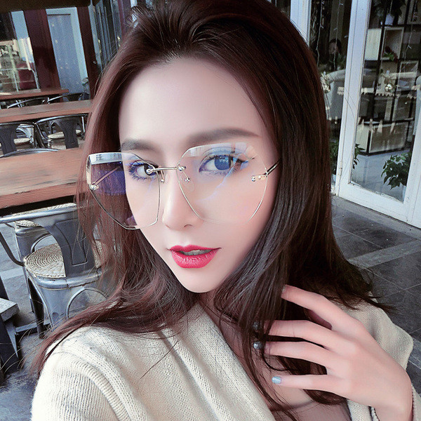 Τρέχοντα γυναικεία γυαλιά ηλίου σε δύο χρώματα