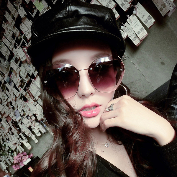 Τρέχοντα γυναικεία γυαλιά ηλίου σε δύο χρώματα