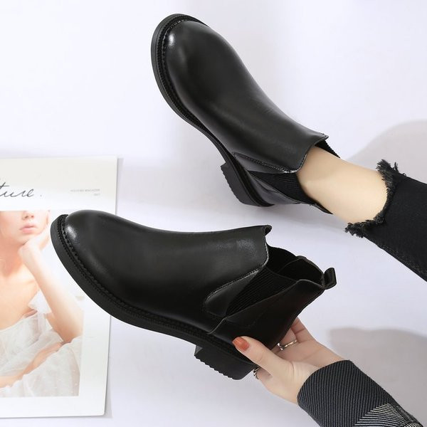 Ежедневни дамски боти в черен  цвят - два модела