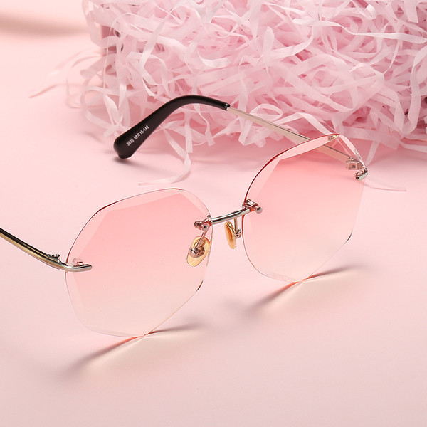 Ochelari de soare actuali de dama cu rama subtire