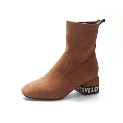 Μοντέρνες γυναικείες μπότες σε οικολογικό σουέτ σε τρία χρώματα