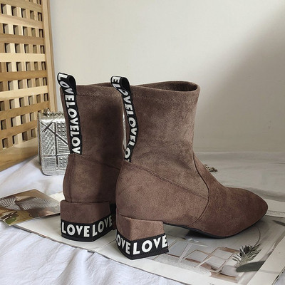 Μοντέρνες γυναικείες μπότες σε οικολογικό σουέτ σε τρία χρώματα