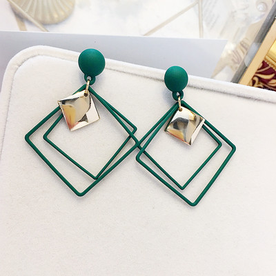 Γυναικεία μοντέρνα σκουλαρίκια σε τρία χρώματα