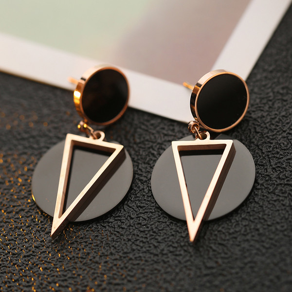 Cercei moderni de dama de culoare neagra