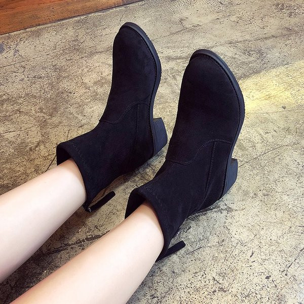 Γυναικείες casual μπότες σε οικολογικό σουέτ σε μαύρο χρώμα