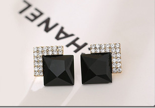 Дамски обеци в три цвята с декоративни камъни - два модела