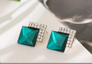 Дамски обеци в три цвята с декоративни камъни - два модела