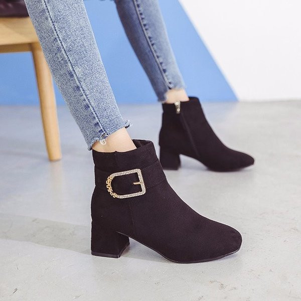 Ghete de dama moderne cu catarama metalica din piele intoarsa ecologica in doua culori