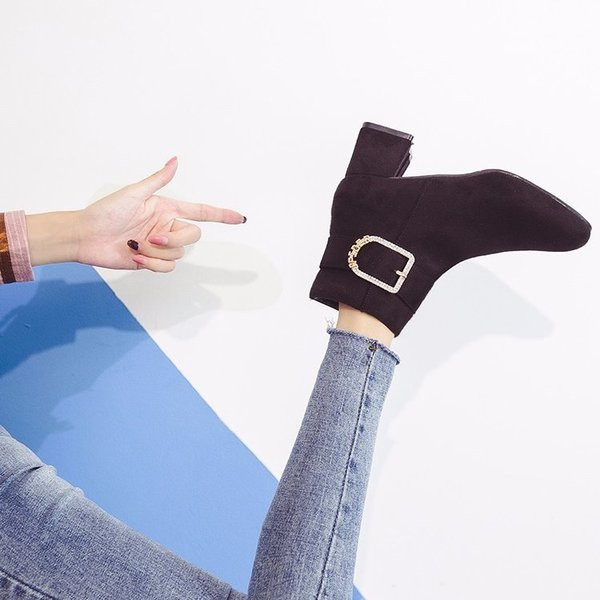 Ghete de dama moderne cu catarama metalica din piele intoarsa ecologica in doua culori