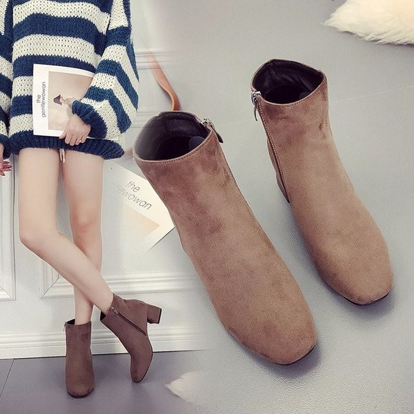 Μοντέρνες γυναικείες μπότες σε οικολογικό σουέτ σε δύο χρώματα