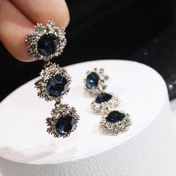 Дамски елегантни обеци с декоративни камъни