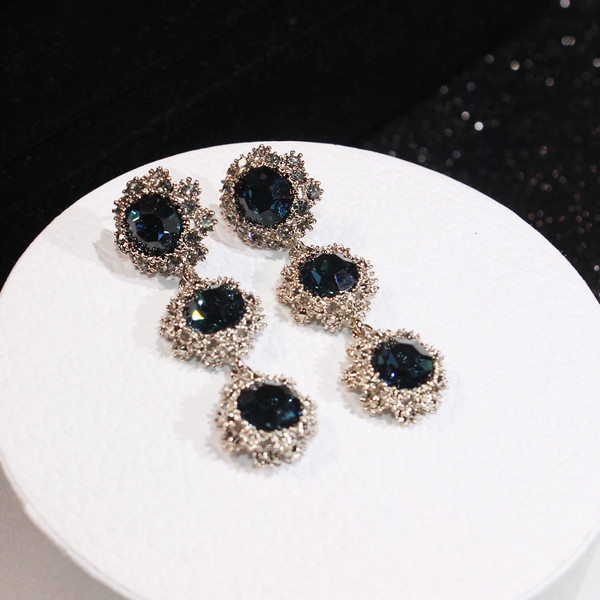 Дамски елегантни обеци с декоративни камъни