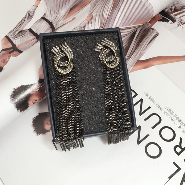 Дамски модерни дълги обеци в два цвята