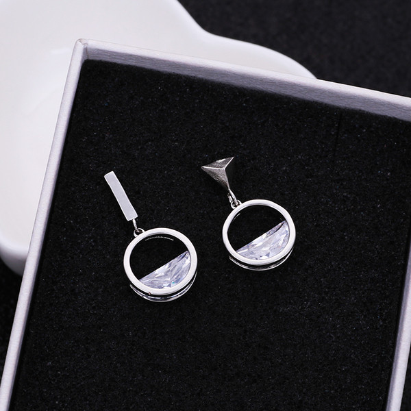 Cercei mici eleganti de dama