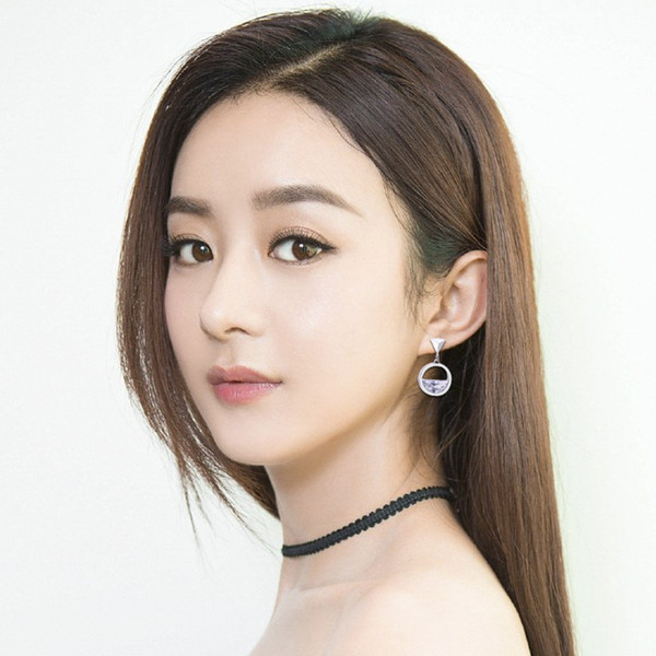 Cercei mici eleganti de dama