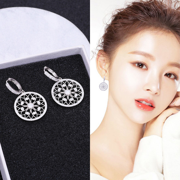 Cercei mici de dama de culoare argintiu si auriu