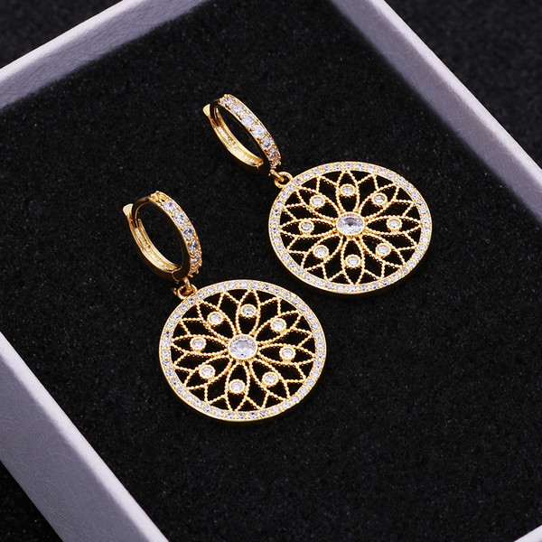 Cercei mici de dama de culoare argintiu si auriu