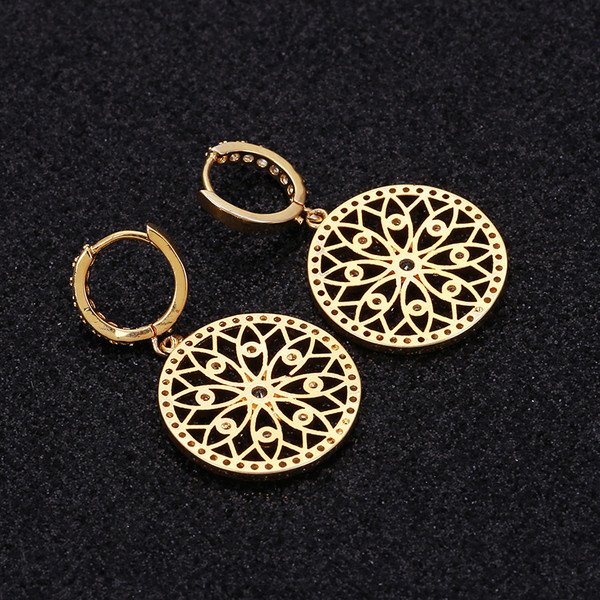 Cercei mici de dama de culoare argintiu si auriu