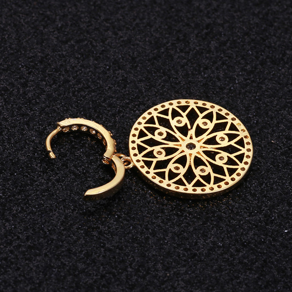 Cercei mici de dama de culoare argintiu si auriu