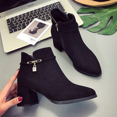 Елегантен модел дамски боти с метална декорация - два цвята