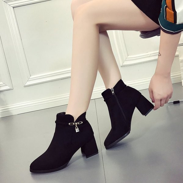 Елегантен модел дамски боти с метална декорация - два цвята