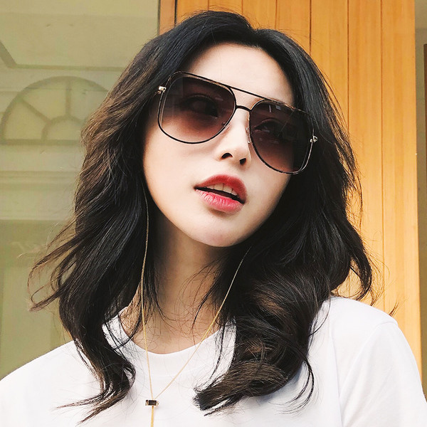 Модерни дамски очила с верижка в четири цвята