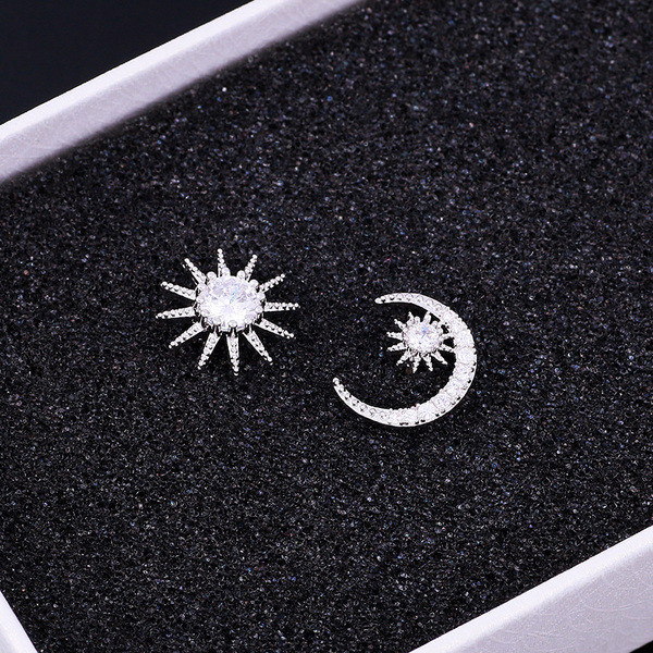 Női fülbevaló két modellben, díszkövekkel