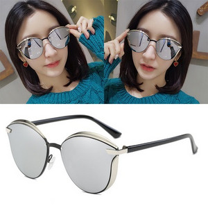 Актуални дамски огледални очила в няколко цвята