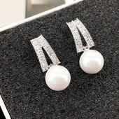 Cercei eleganti de dama cu perle decorative