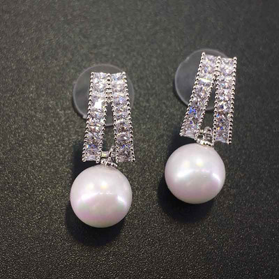 Cercei eleganti de dama cu perle decorative