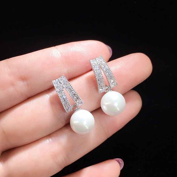 Cercei eleganti de dama cu perle decorative