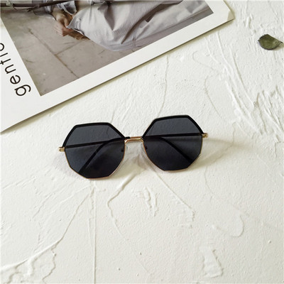 Ochelari de soare de damă actuali în patru culori