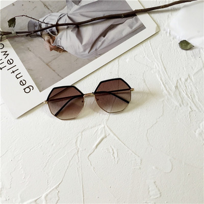 Ochelari de soare de damă actuali în patru culori