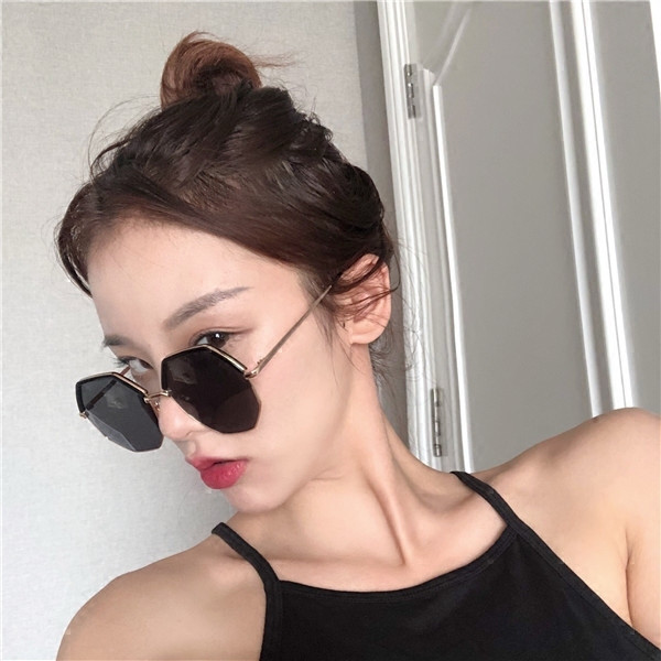 Ochelari de soare de damă actuali în patru culori