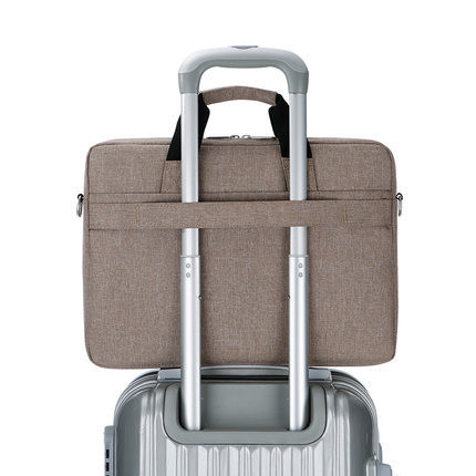 Κομψή φορητή τσάντα σε διάφορα χρώματα στην επένδυση