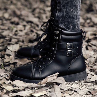 Ανδρικές μπότες σε μαύρο και καφέ χρώμα