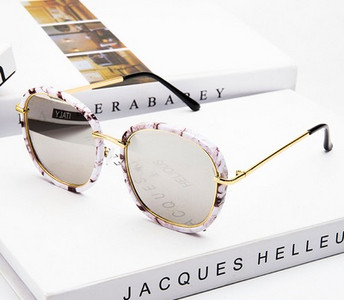 Ochelari moderni de damă în patru culori