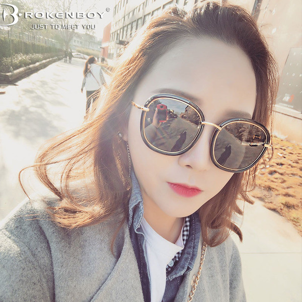 Ochelari moderni de damă în patru culori