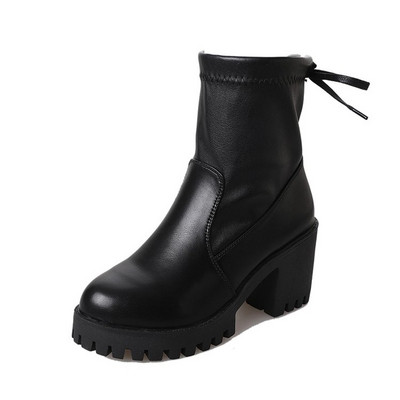 Μοντέρνες γυναικείες μπότες με χοντρά πέλματα σε δύο μοντέλα