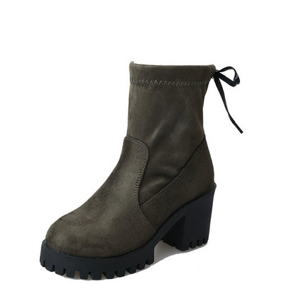 Μοντέρνες γυναικείες μπότες με χοντρά πέλματα σε δύο μοντέλα