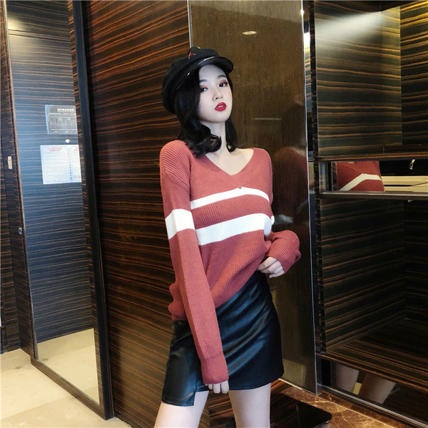 Γυναικεία πουλόβερ με ντεκολτέ σε σχήμα V - δύο χρώματα