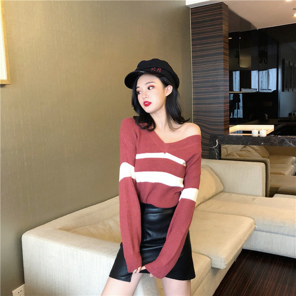 Γυναικεία πουλόβερ με ντεκολτέ σε σχήμα V - δύο χρώματα