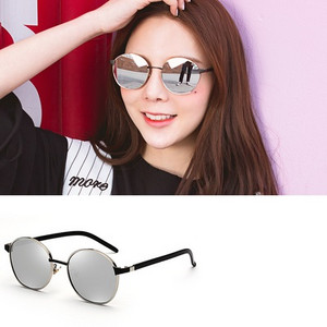 Ochelari moderni de oglindă pentru femei în diferite culori