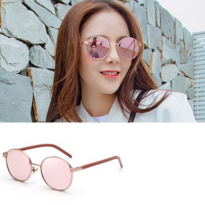 Ochelari moderni de oglindă pentru femei în diferite culori