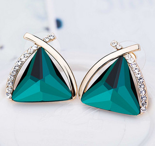 Дамски модерни обеци в няколко модела