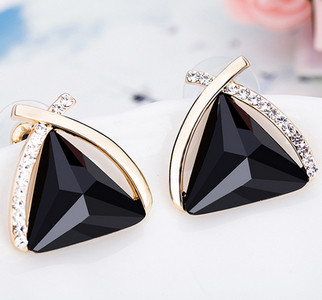 Дамски модерни обеци в няколко модела