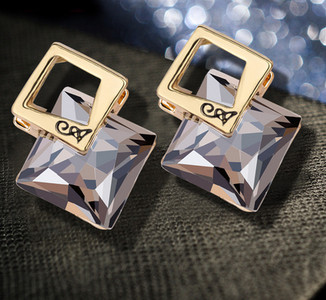 Дамски модерни обеци в няколко модела