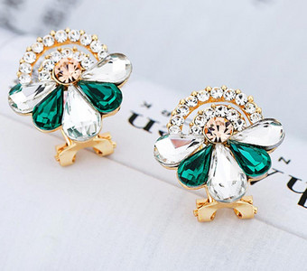 Дамски модерни обеци в няколко модела